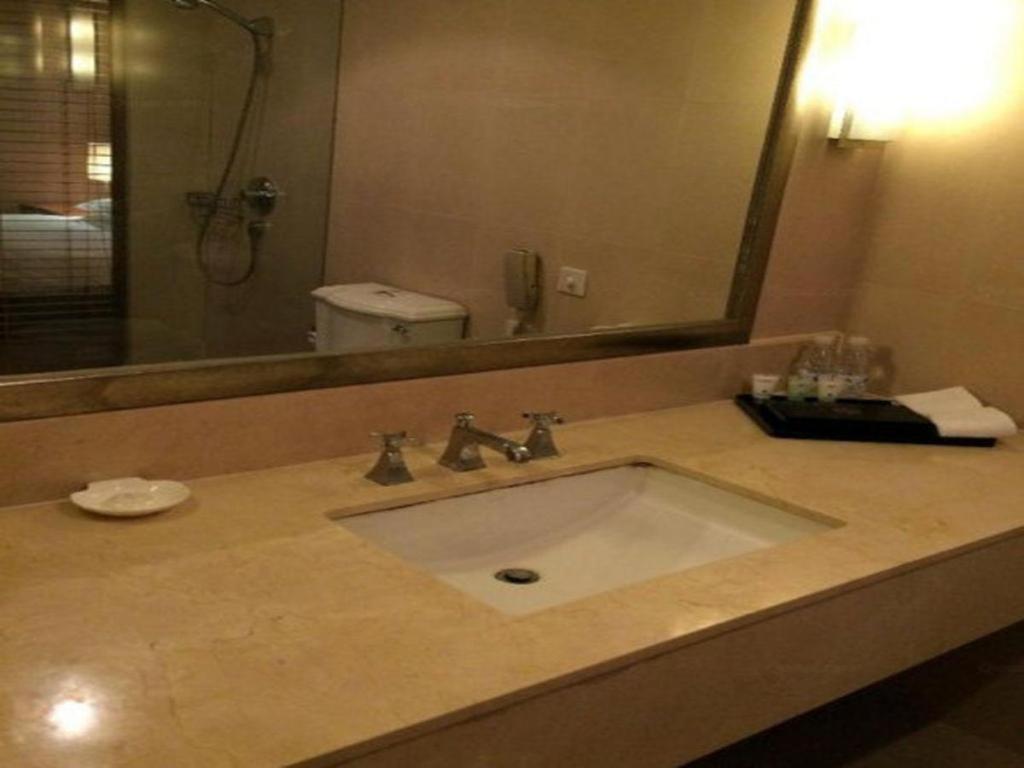 Tian Cheng Hotel Jin Jiang Xangai Exterior foto